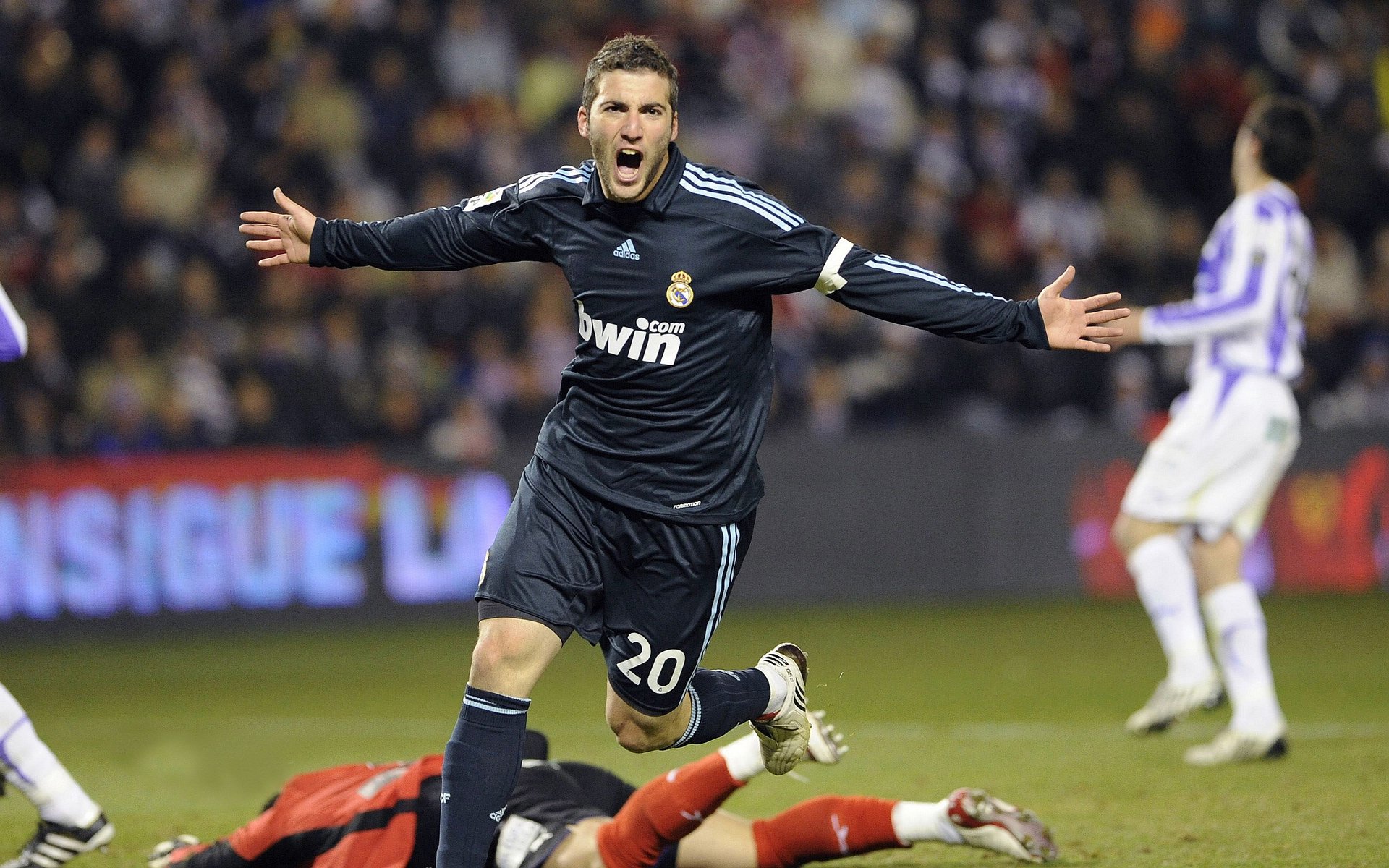 雷霆对阵独行侠，利拉德刷新纪录之夜