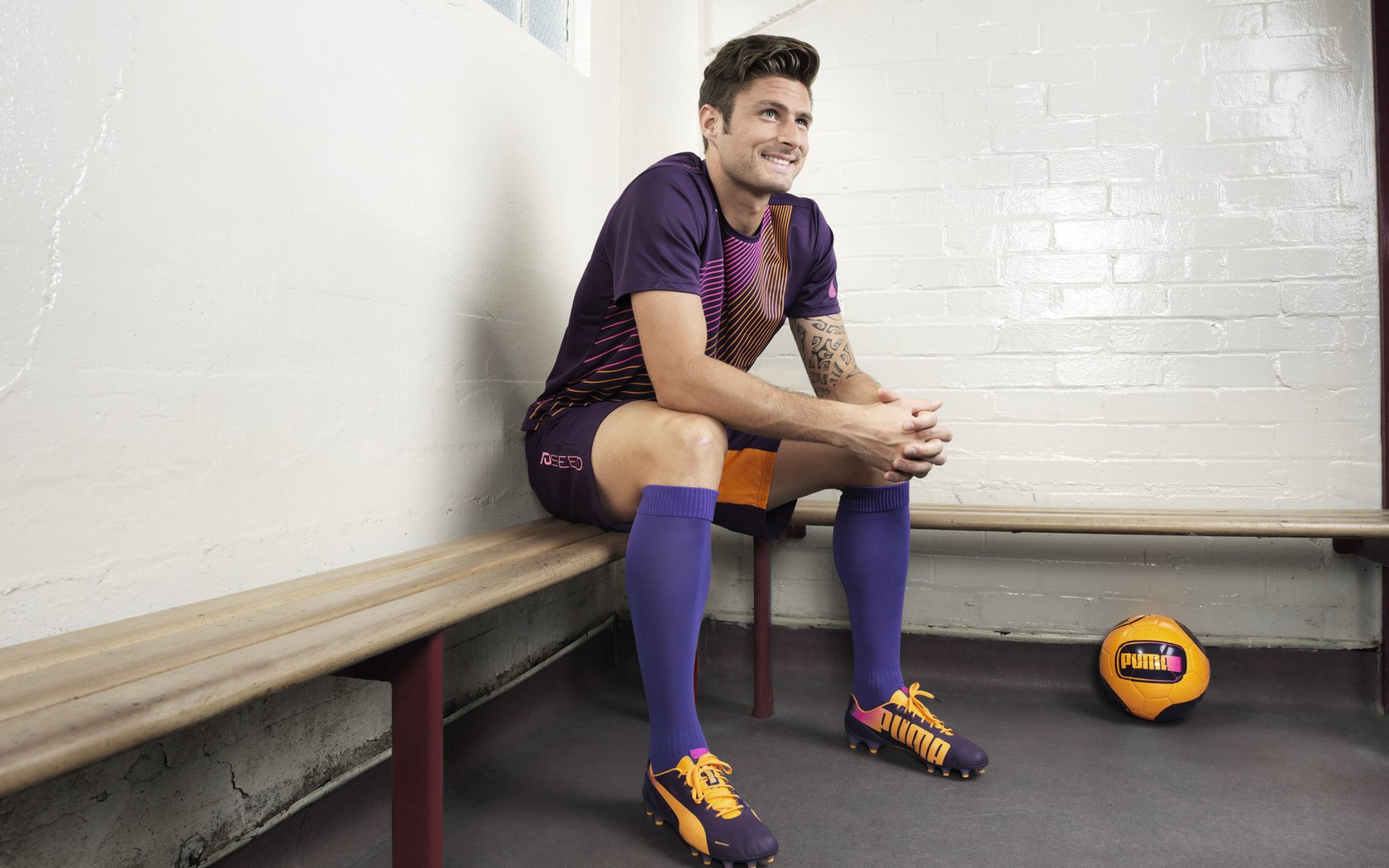 世界杯之夜，利拉德惊艳四座，从篮球场到绿茵场的跨界传奇