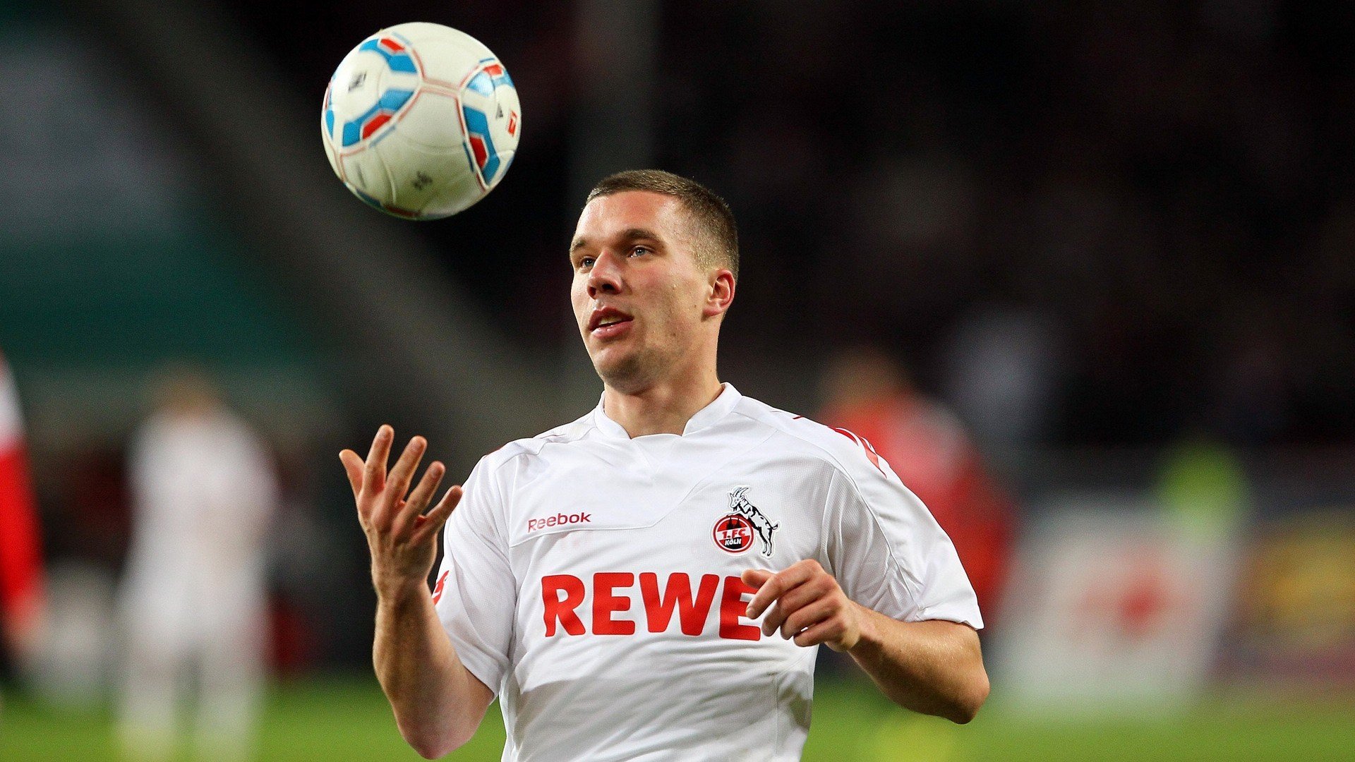 开云体育-巴黎之夜，德布劳内魔术点亮法兰西，比利时力克波兰展露冠军相